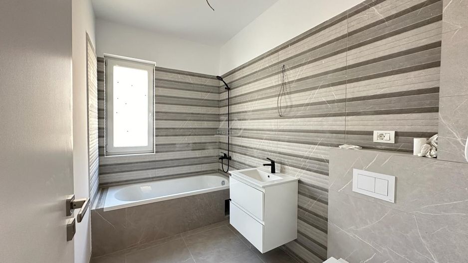 Decomandat. Loc de parcare. Spatiu depozitare pod. - Poză 5