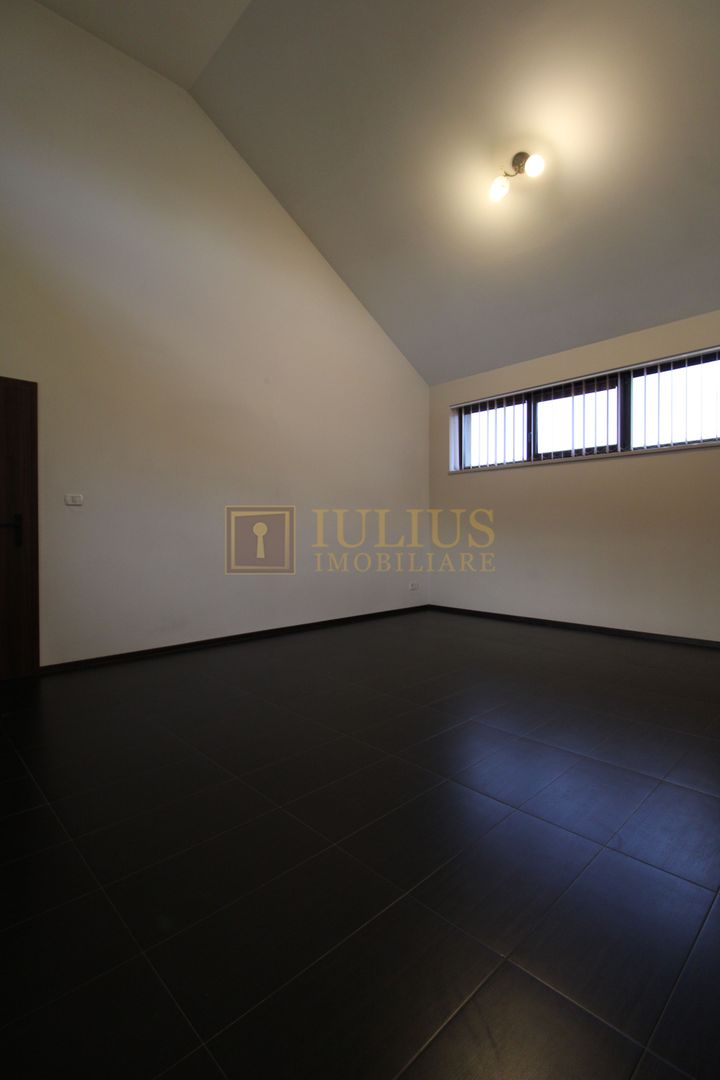 Cetatii; 5 camere, spatiu depozitare, garaj, curte, ideal pentru sediu firma. - Poză 19