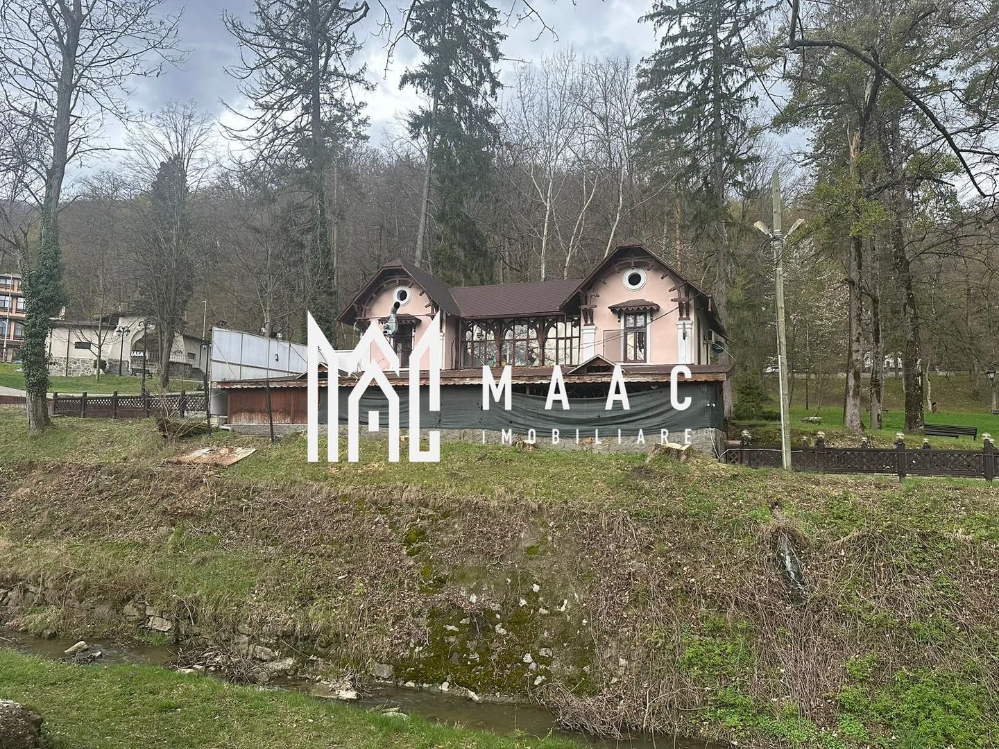 Clădire comercială de vânzare | Călimănești | restaurant - Poză 1