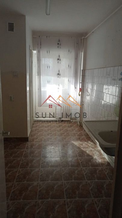 Apartament 3 camere, decomandat, ultracentral, Campina, Prahova - Poză 1