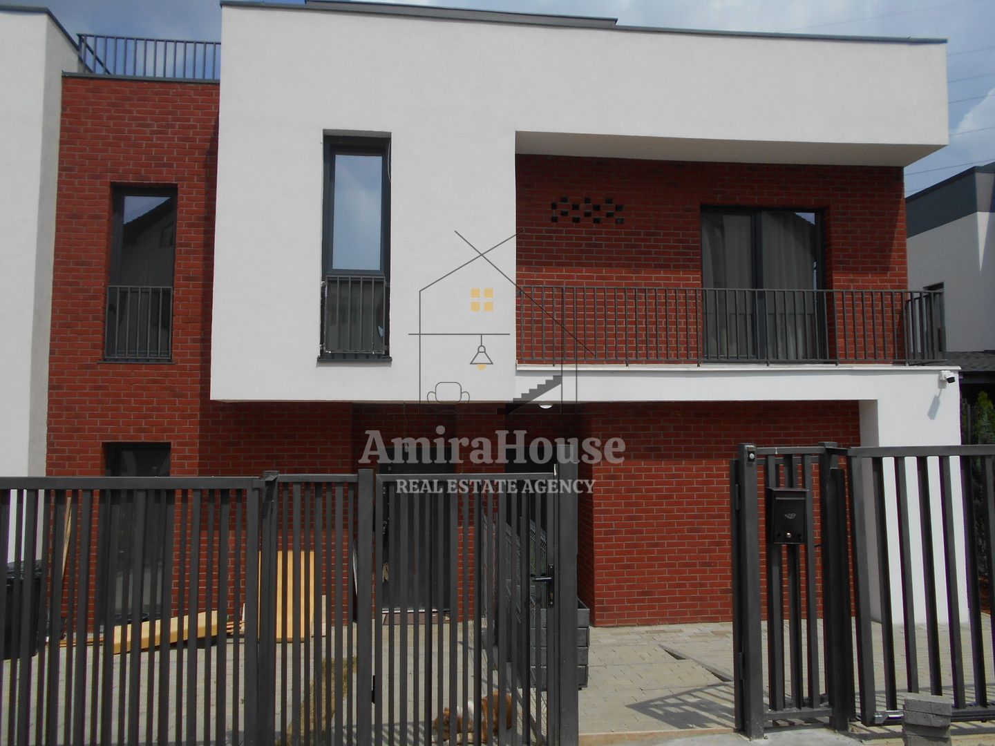 Casa tip duplex, 170 mp utili, 250 mp teren, finisata, mobilata, zona E.Ionesco - Poză 2