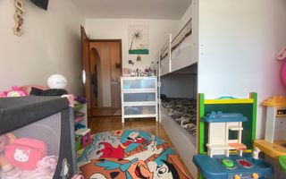 Compartimentare decomandata! Vanzare apartament cu 3 camere-Micro 11 - Poză 7