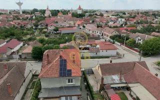 Casă cu garaj și panouri fotovoltaice în centrul orașului Salonta - Poză 19
