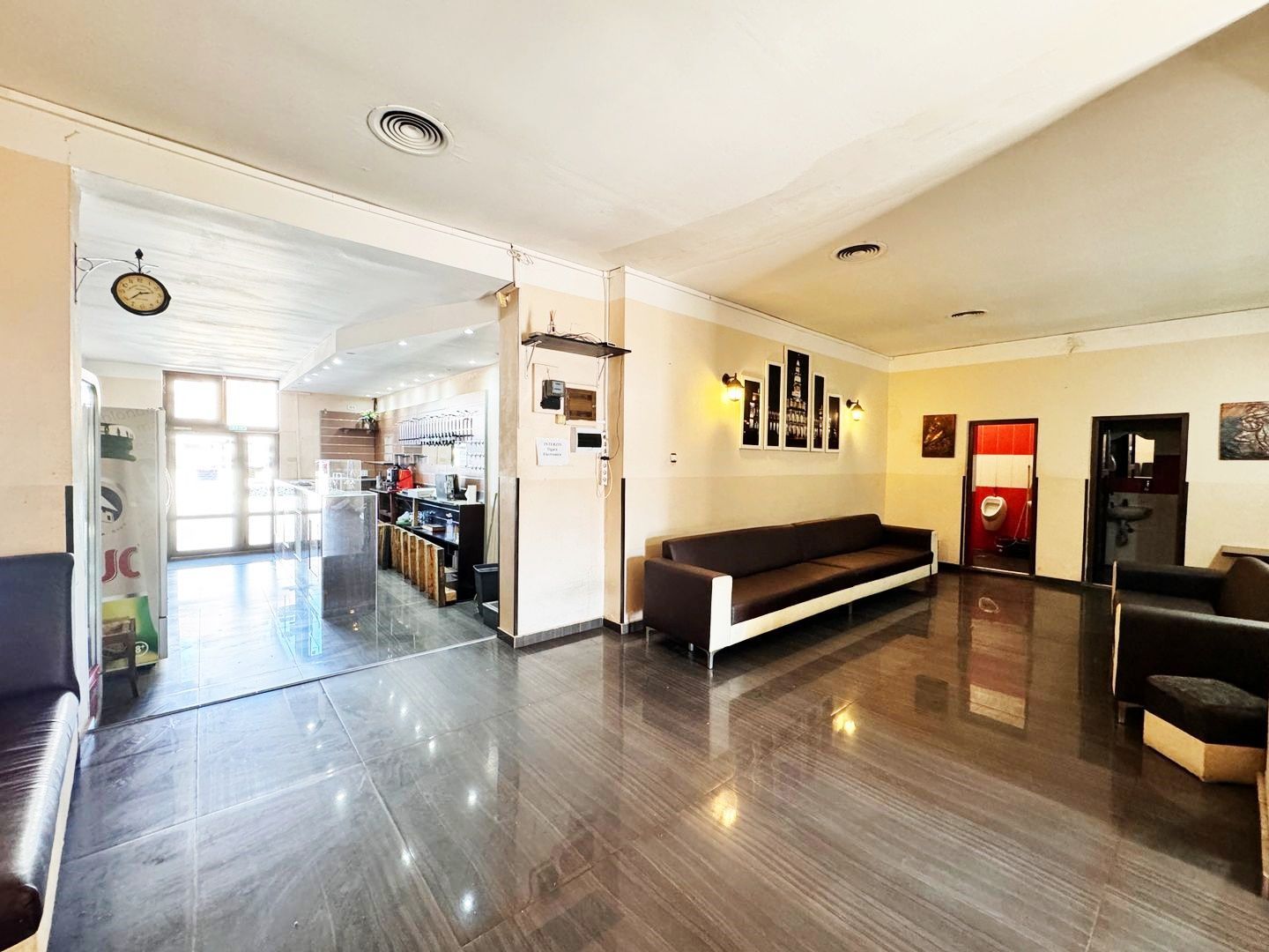 Spațiu Comercial în Boul Roșu,. Ideal pentru Fast Food și Cafenea! - Poză 1