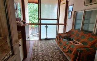 Proprietate individuala-3 apartamente,spatiu comercial,garaje,gradina,curte - Poză 14