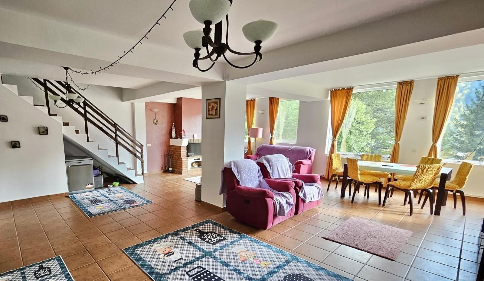 Casa de vacanta la liziera padurii cu vedere libera catre muntii Bucegi - Poză 10