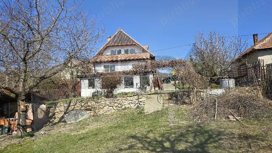 Casă spațioasă cu teren generos de 1000 mp in Dambul Rotund - Poză 3