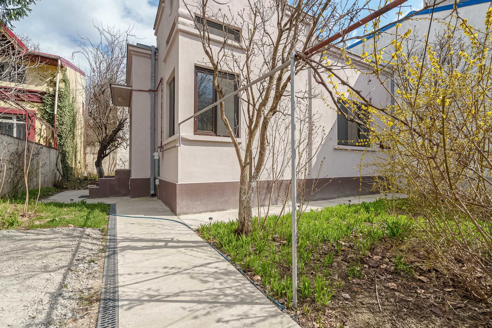 Piata Muncii, casa 87 mp totali, 179 mp curte libera, ideala birouri - Poză 5