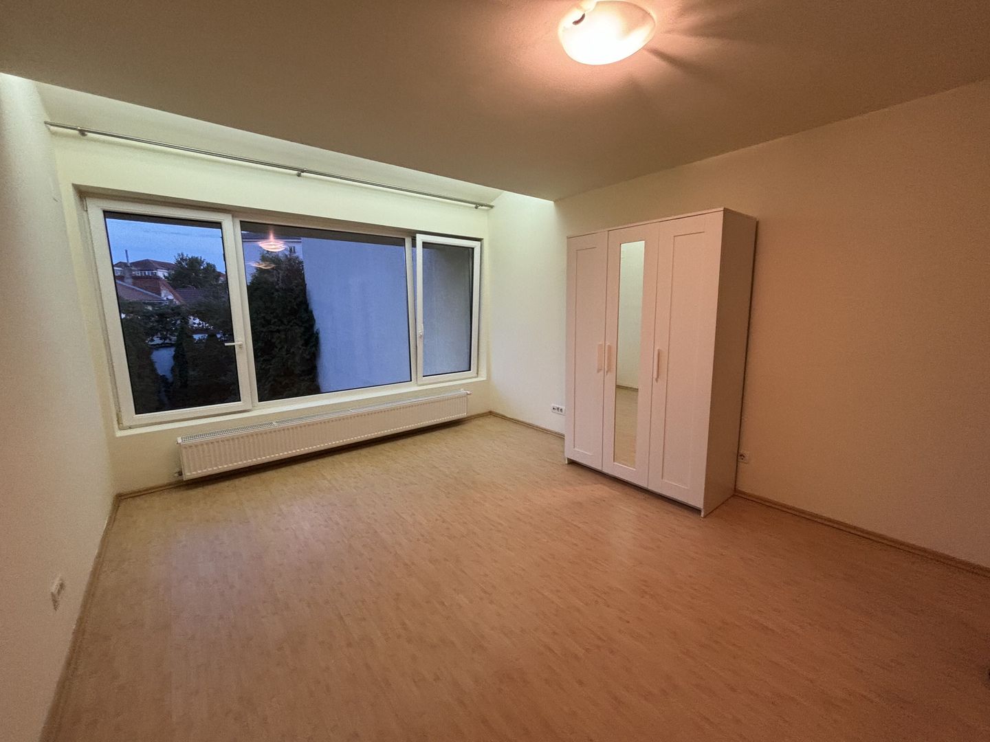 Vila spatioasa ideala pentru diferite activitati sau ptr.locuit -NEMOBILATA - Poză 23