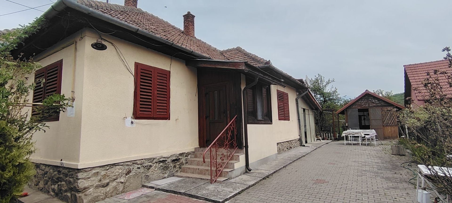 DE VANZARE CASA 5CAMERE ZONA CENTRALA TALMACIU - Poză 1