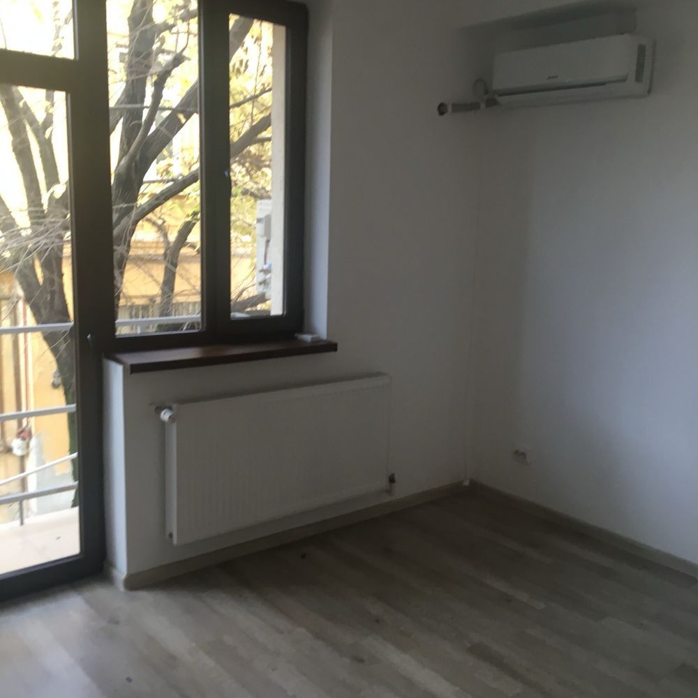 Închiriez apartament 3 camere nemobilat, Unirii, destinat birouri - Poză 4