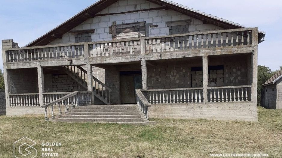 Casa la rosu + teren generos, 2967 mp, localitatea Cicir - Poză 2