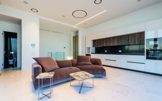 Apartament de 5 camere spațios, situat în zona Nord din Constanța - Poză 2