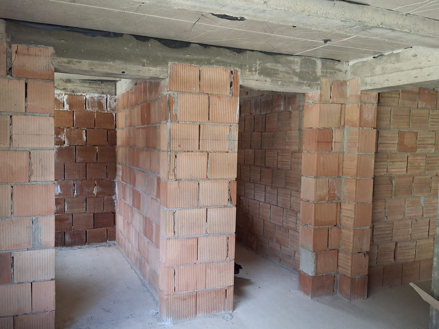 Casa la rosu– teren 706 mp – Gura Raului – vedere panoramica - Poză 3