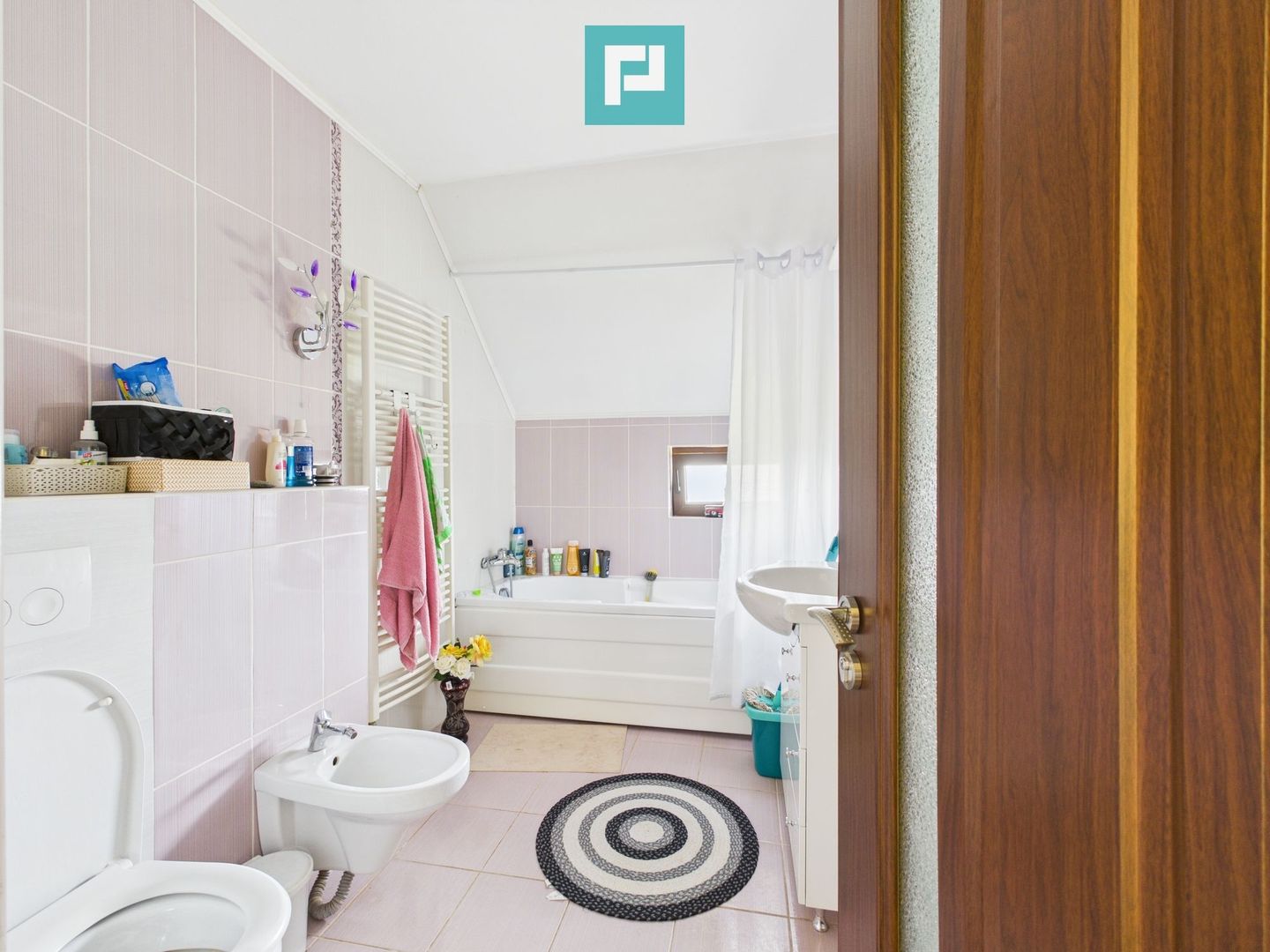 Vilă cu 6 camere și teren generos în Șagu - Poză 20