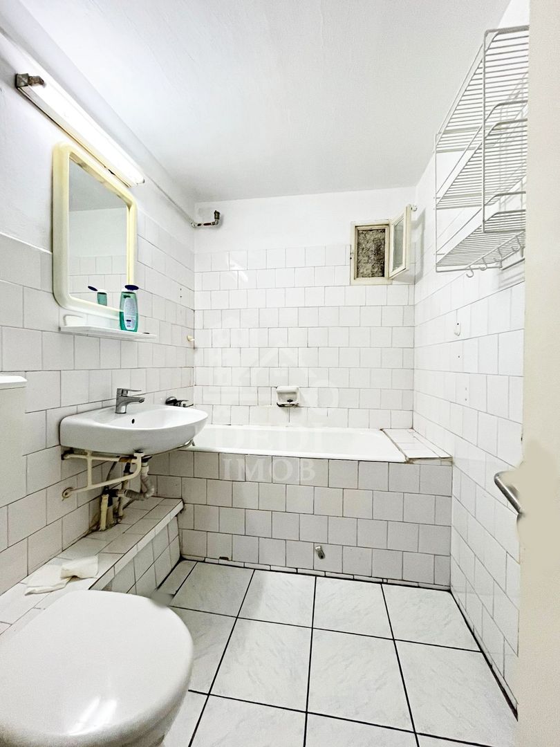 Apartament cu 3 camere de inchiriat zona Rogerius, Oradea - Poză 13