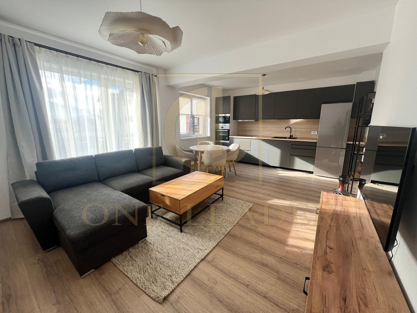 Apartament 2 Camere | Coresi | Parcare Inclusă - Poză 1