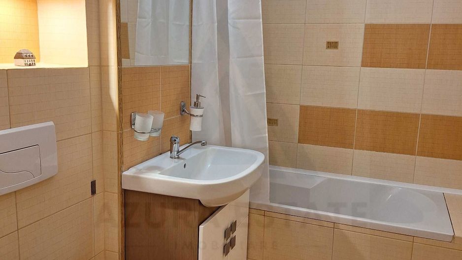 Apartament 84 mp utili  4 camere 3 dormitoare 2 balcoane  zona Strand I - Poză 8