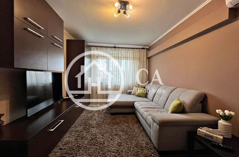Apartament de vânzare cu 3 camere în zona Rogerius, Oradea - Poză 1