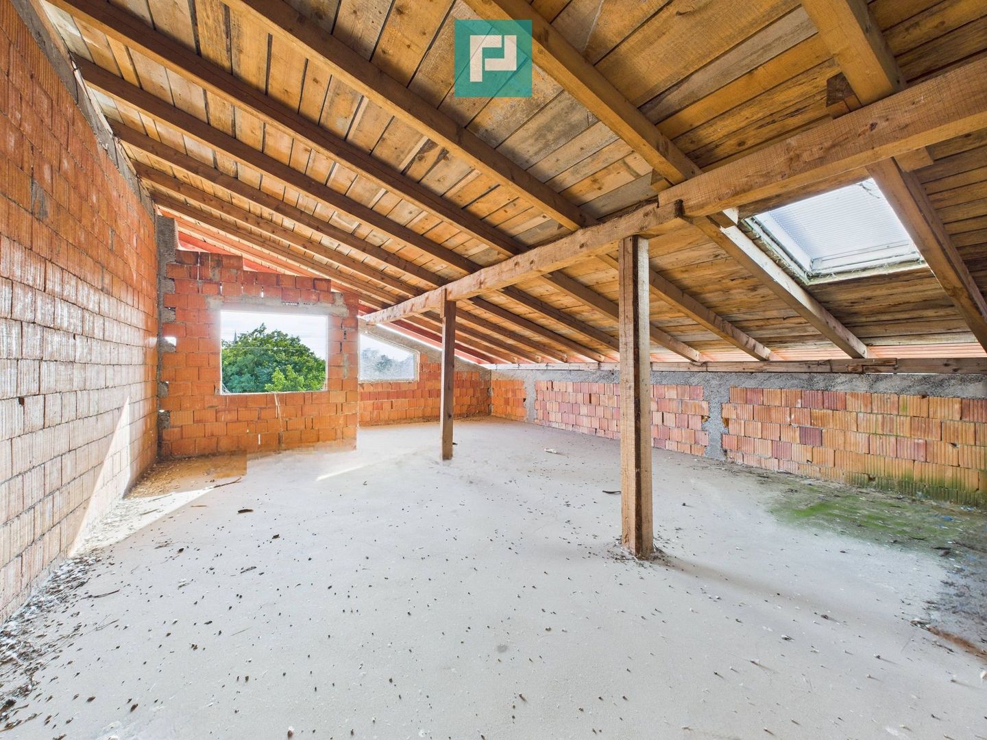 Imobil spațios la roșu pentru investiție - Vinga - Poză 3