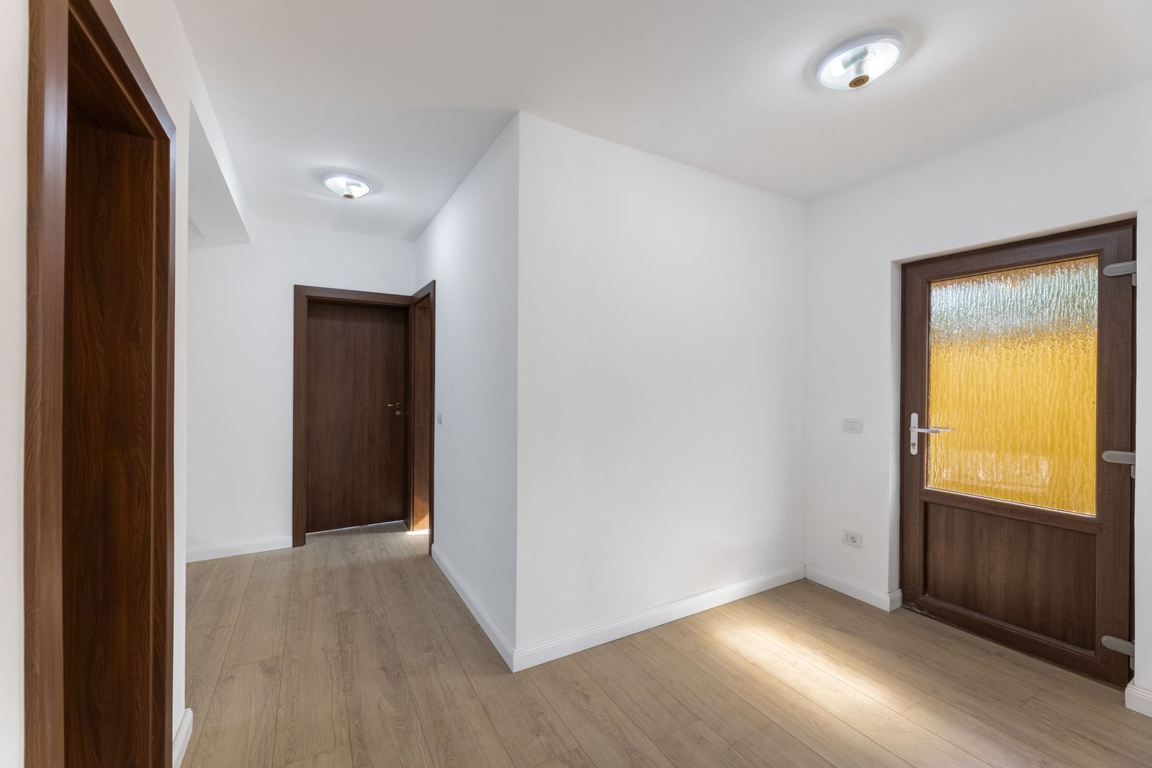 Eleganta, Confortul, Calitatea, liniste Vila P+M Garaj Pecica Arad - Poză 8