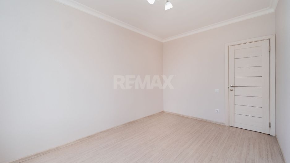 De vinzare Apartament 2 camere si balcon + living cu logie - Poză 10