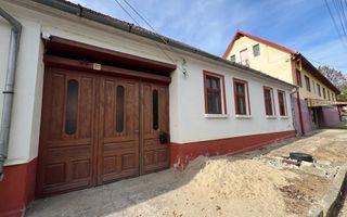 Casă de vânzare în Slatina-Nera. Un refugiu aproape de natură. - Poză 1