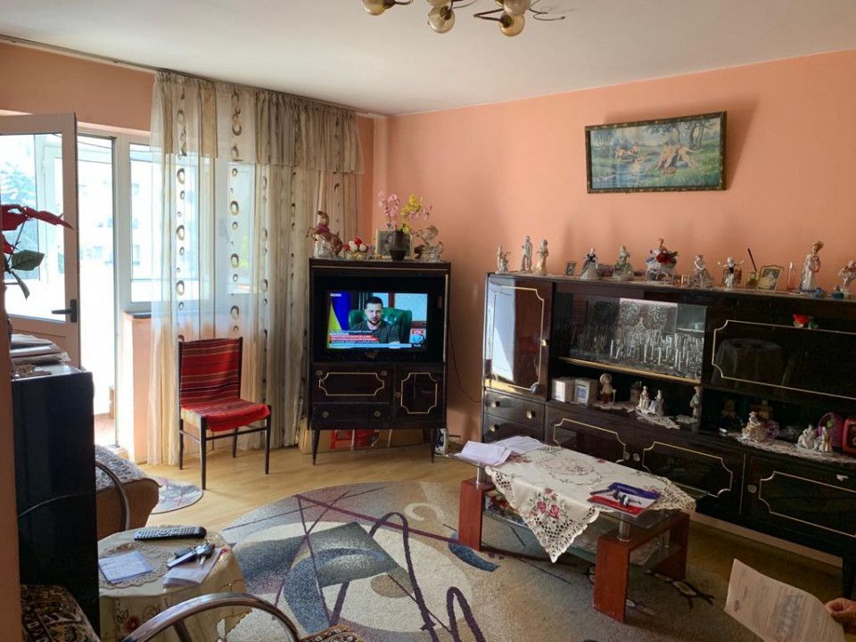 Vanzare Apartement 3 camere Nord L-uri - Poză 2