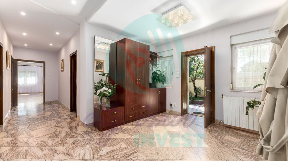 Vilă spațioasă cu curte superbă lângă Parcul Circului - Poză 13