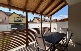 Casa generoasa LA CHEIE, curte 200 mp in Selimbar - Poză 8