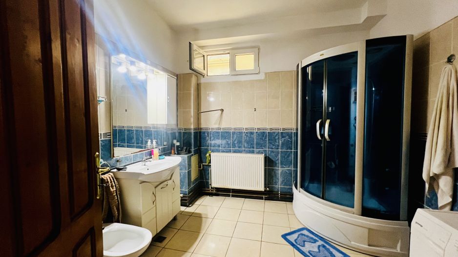 Casa individuala 6 camere  spatioase - zona Mehala - Poză 8