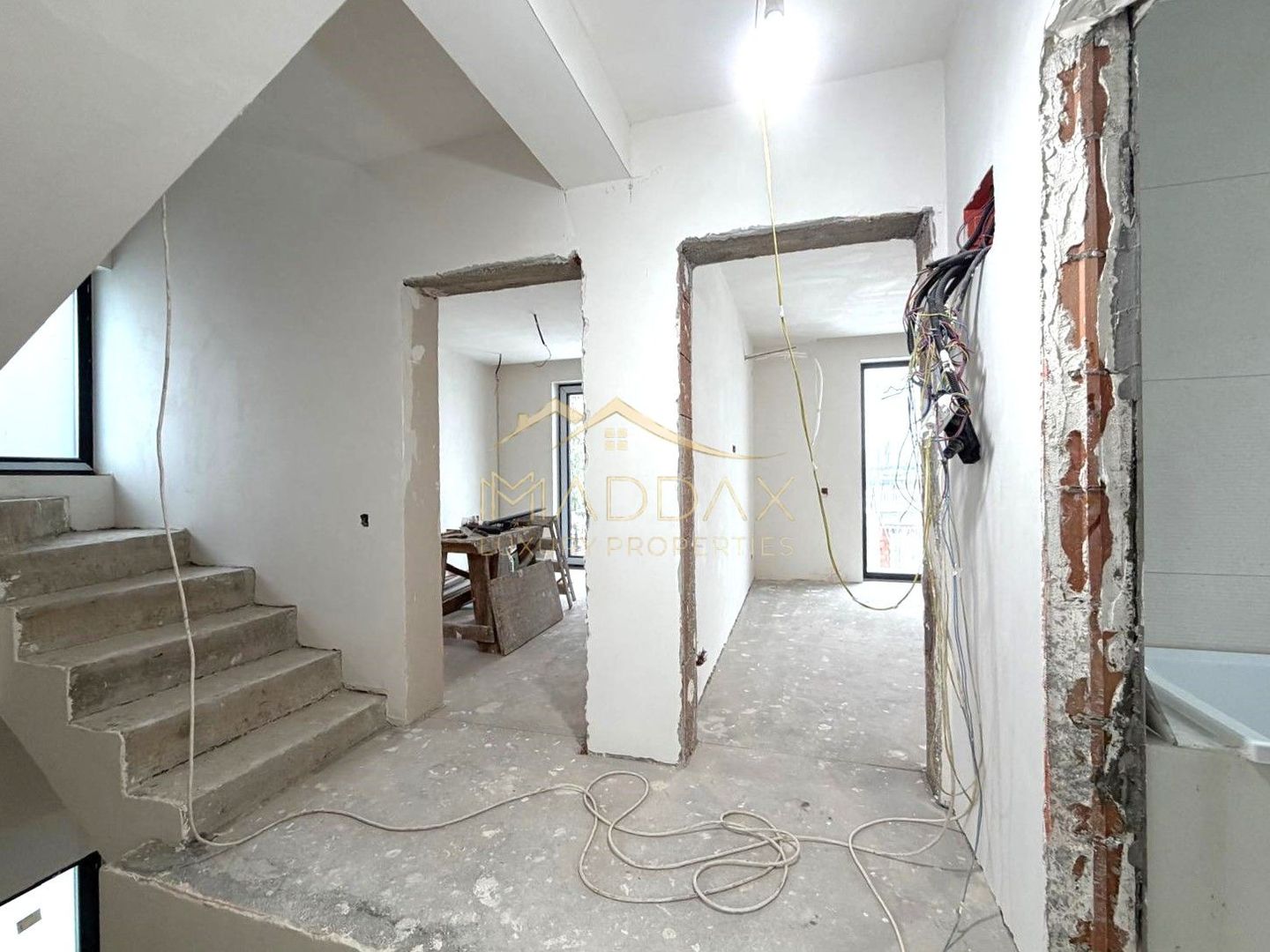 Vila moderna 6 camere // 190mp // teren 300mp // Tunari - Poză 14