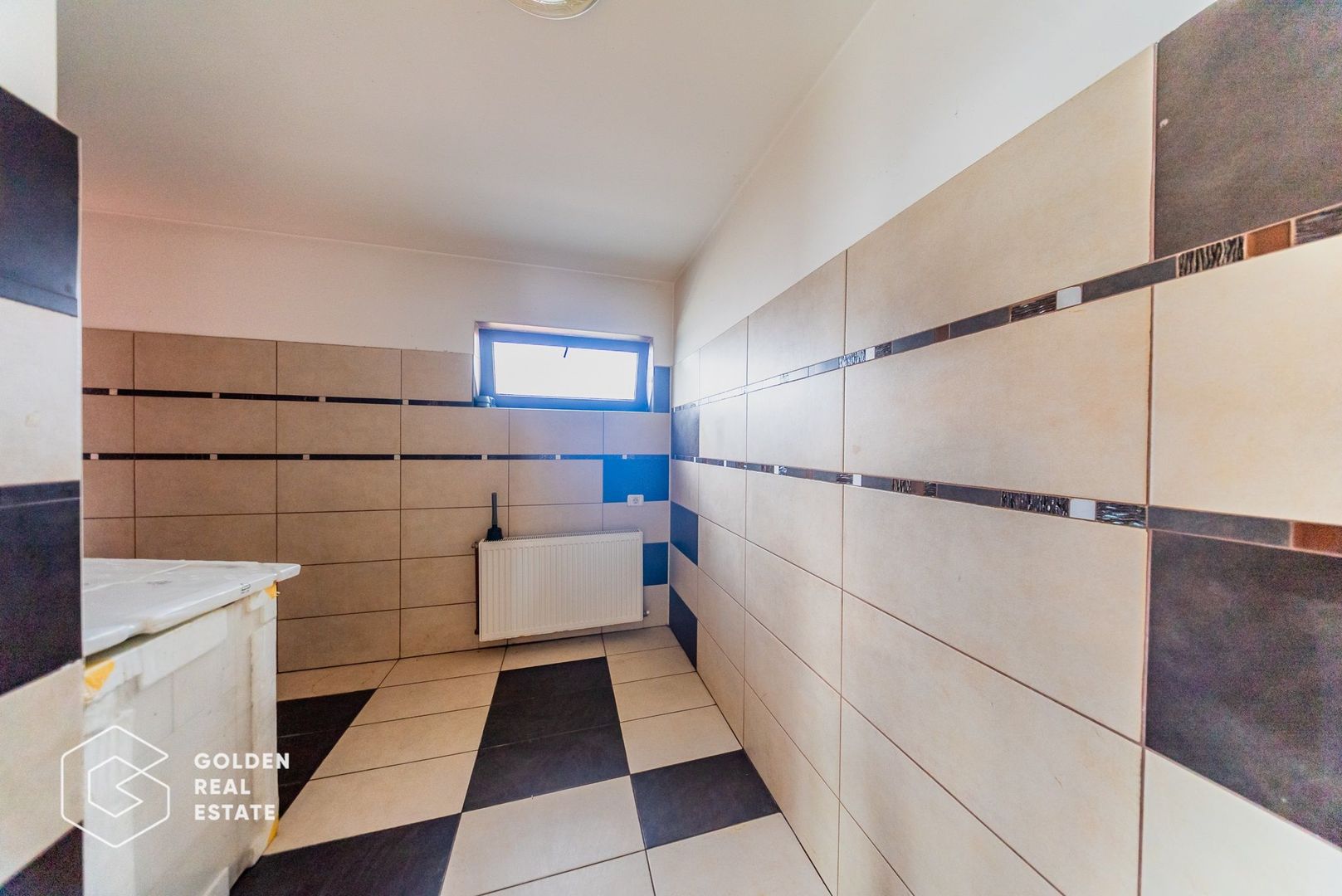 Casa spatioasa cu piscina si teren generos in Bujac - Poză 12