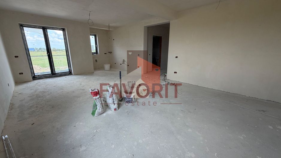 Finisat la cheie. Loc de parcare. Suprafata generoasa - Poză 3