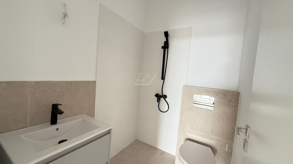 Terasa 20 mp. 2 bai. Lift. Loc de parcare. - Poză 5