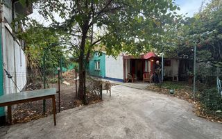 "Casa bunicii" pe un lot de teren de 307 mp - Poză 1