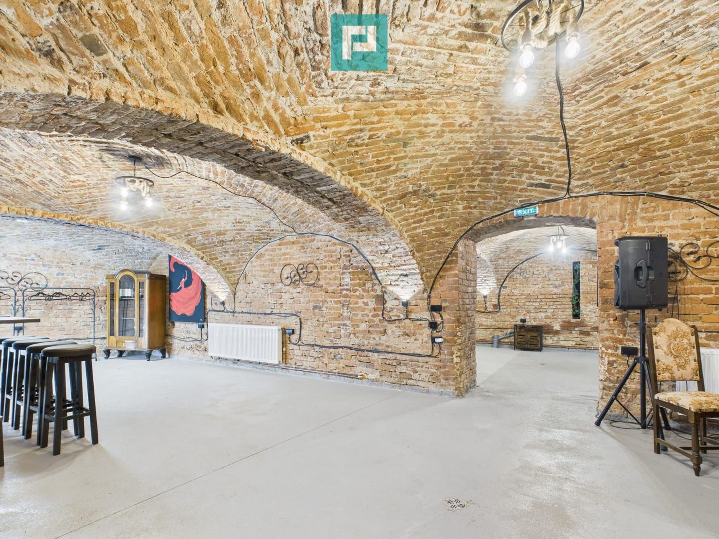 Eleganță subterană - pivniță exclusivistă Arad - Poză 22