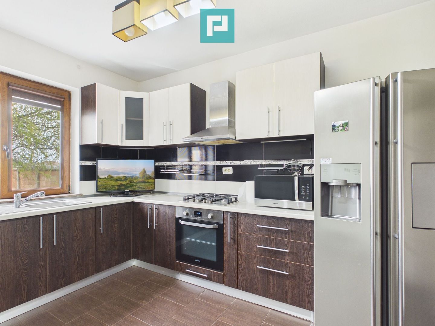 Casă spațioasă în Sântana - Poză 4