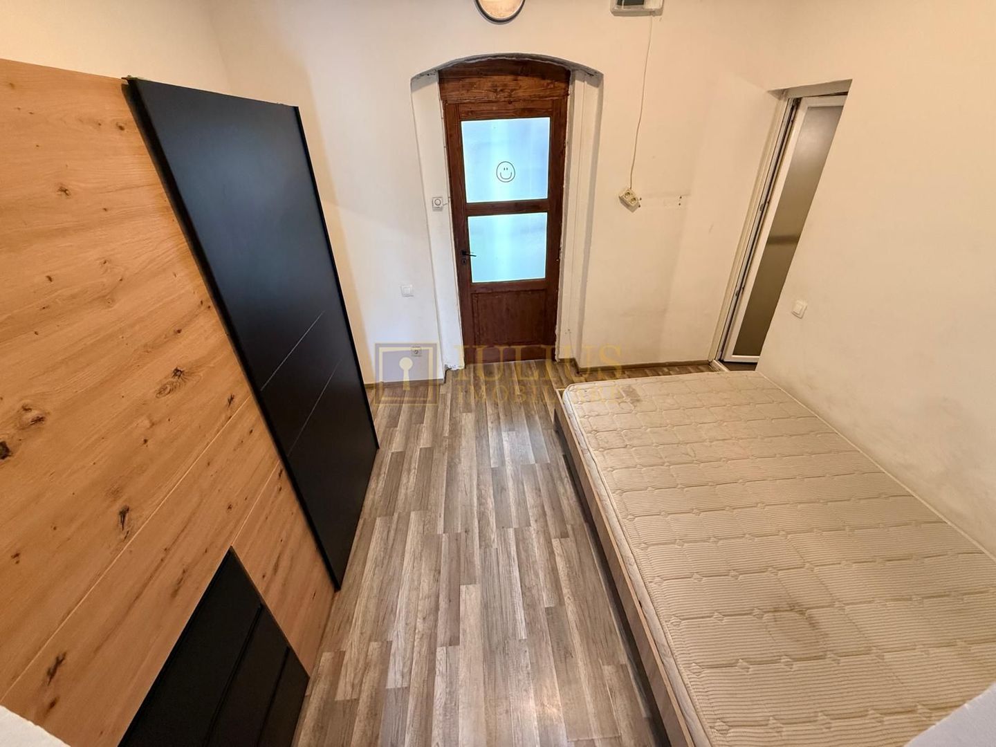 2 camere| apartament la casa-curte comuna| loc de parcare| centrala proprie| - Poză 8