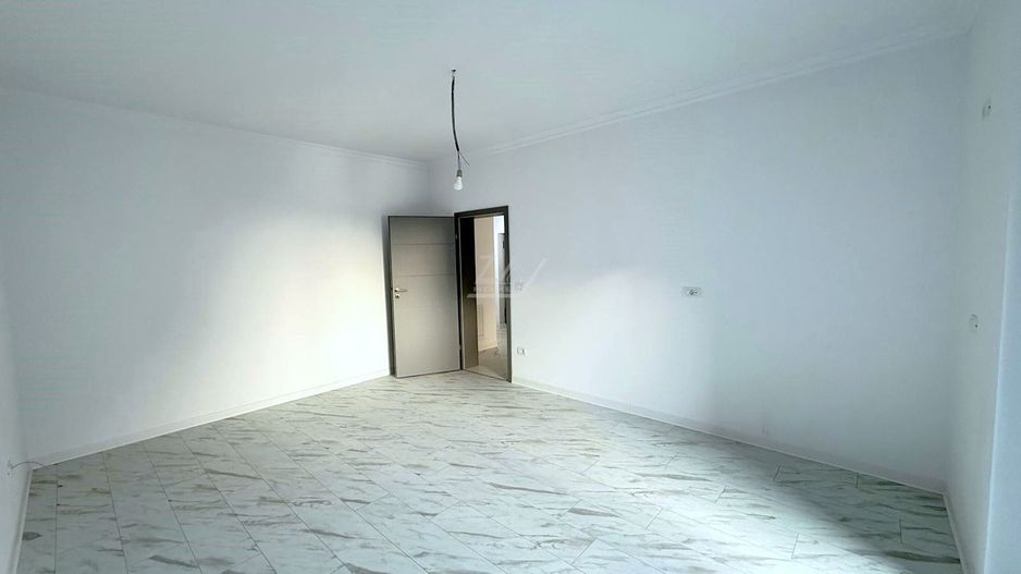 Etaj 1. Decomandat. Loc de parcare. - Poză 2