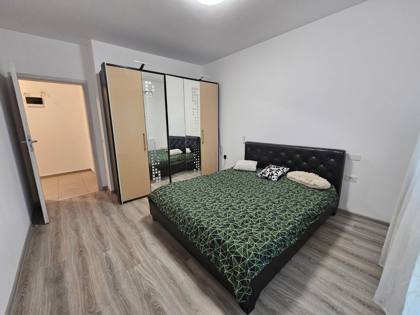 AP. 2 CAMERE-GRAND KRISTAL,PET-FRIENDLY, PARCARE,MASINA DE SPALAT VASE - Poză 2