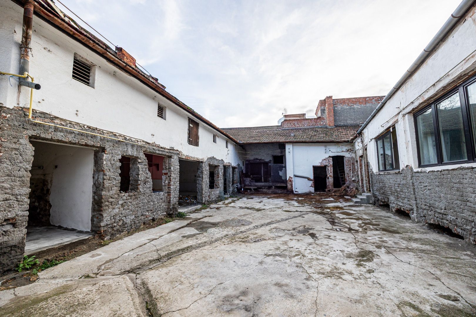 Proiect de clinică sau birouri în centru – casă cu demisol, de renovat - Poză 13