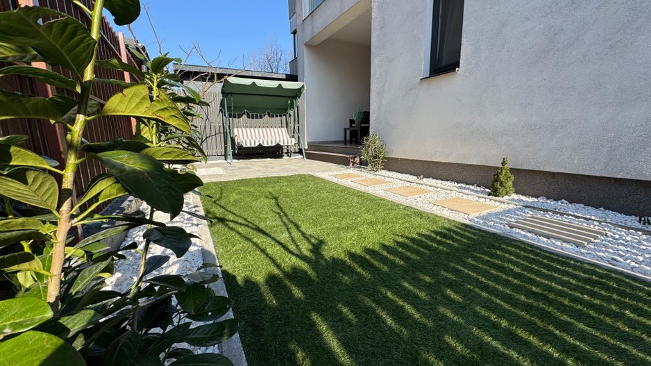 Apartament cu 3 camere, curte proprie si loc de parcare - Poză 1