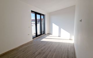 Apartament cu 3 camere de vanzare, Bloc Nou - Poză 1