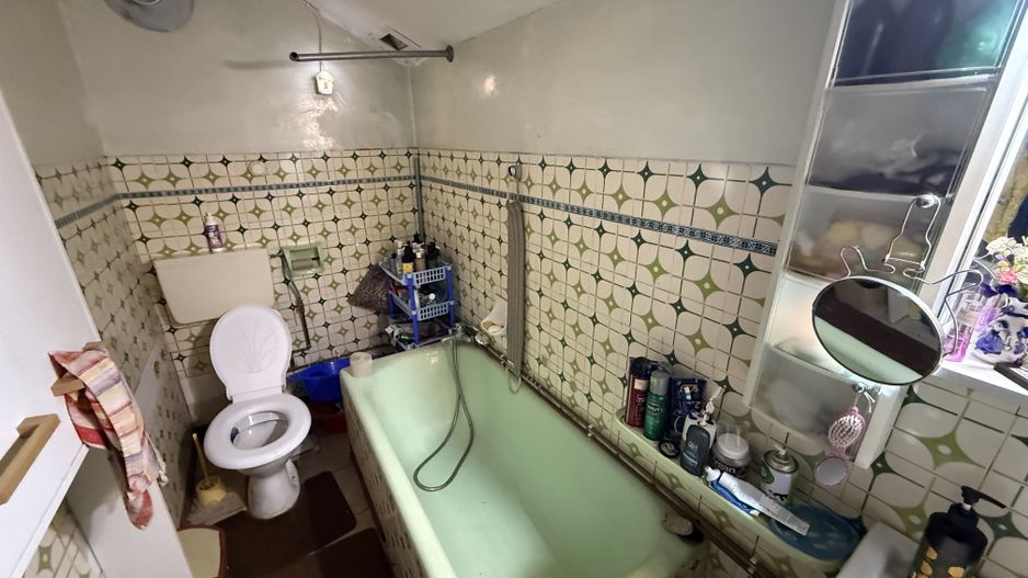 Casă corp C1 84mp + casă corp C2 51mp+garaj+ grădină și teren 889mp - Poză 15