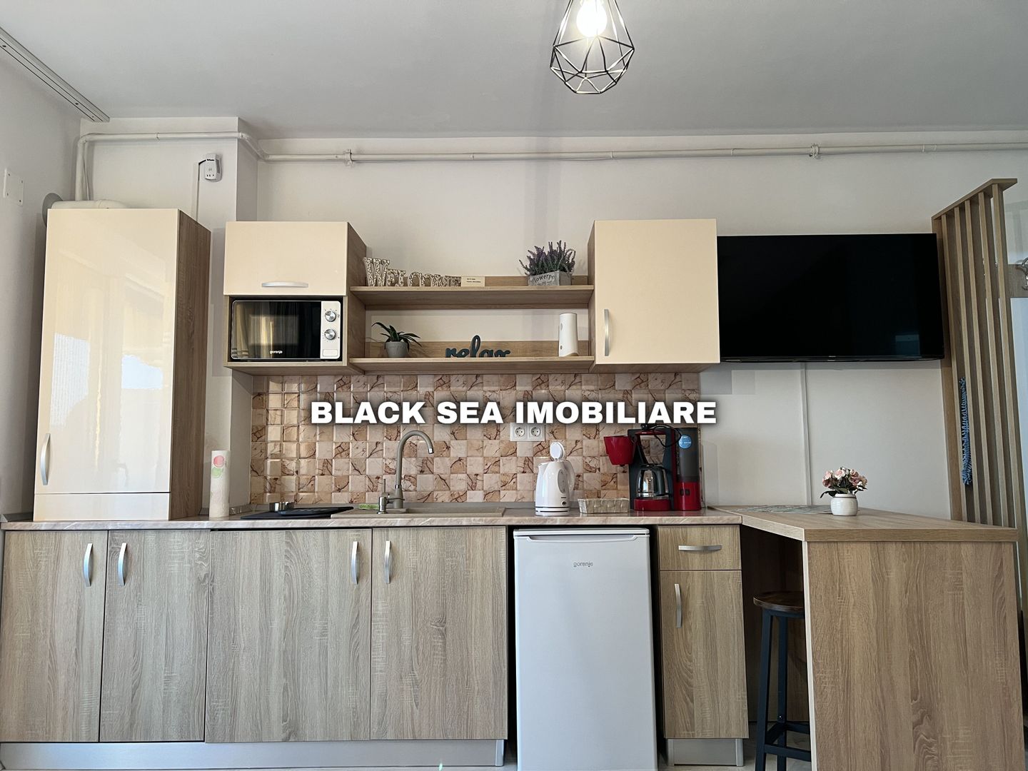 Garsoniera in Bloc nou, Statiunea Saturn - Parcare privata - Ocazie - Poză 3