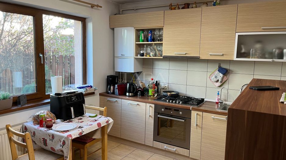 Casă spațioasă într-o zonă cu priveliște deosebită, Dambul Rotund - Poză 3