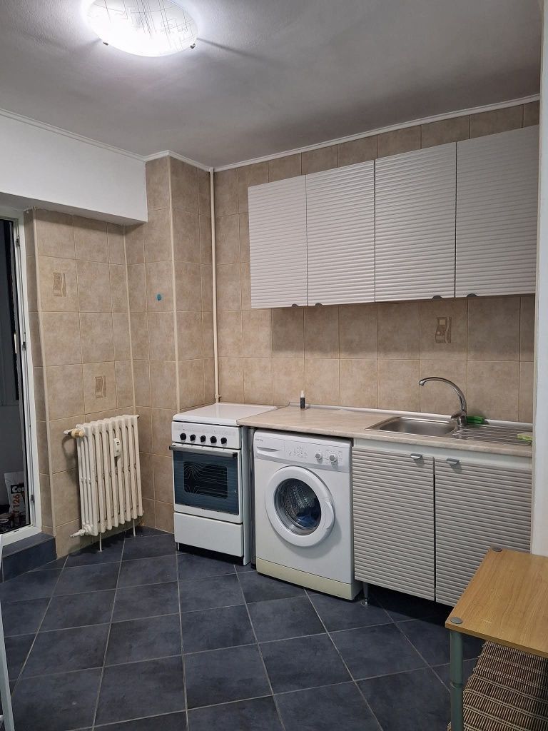 Închiriez garsonieră spațioasă Piața Muncii, bloc anvelopat, metrou - Poză 4