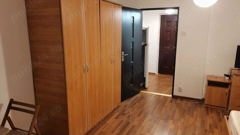 Vanzare Garsonieră 32 mp, etaj 4, renovată, mobilata, zonă 1 Mai - Poză 1