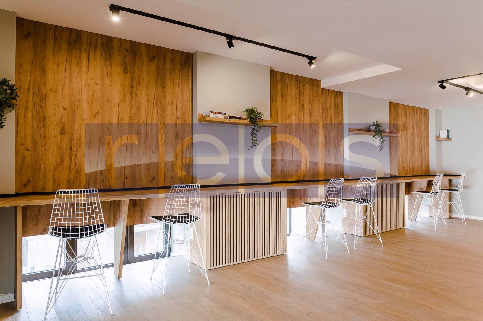 DE VÂNZARE VILA CONSOLIDATĂ ÎN PIAȚA VICTORIEI  | 187 MP | LOCURI DE PARCARE - Poză 1